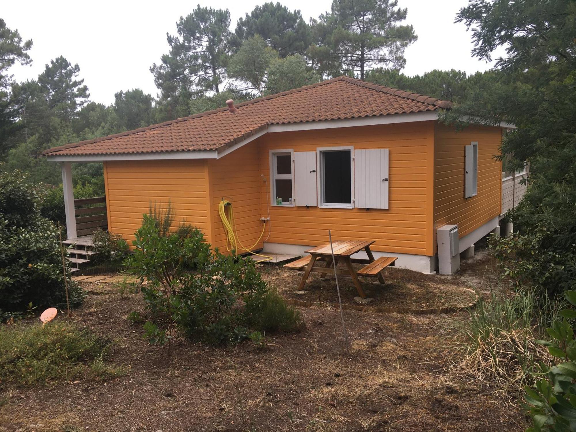 Chalet Orange Naturiste La Jenny Le Porge Exterior photo